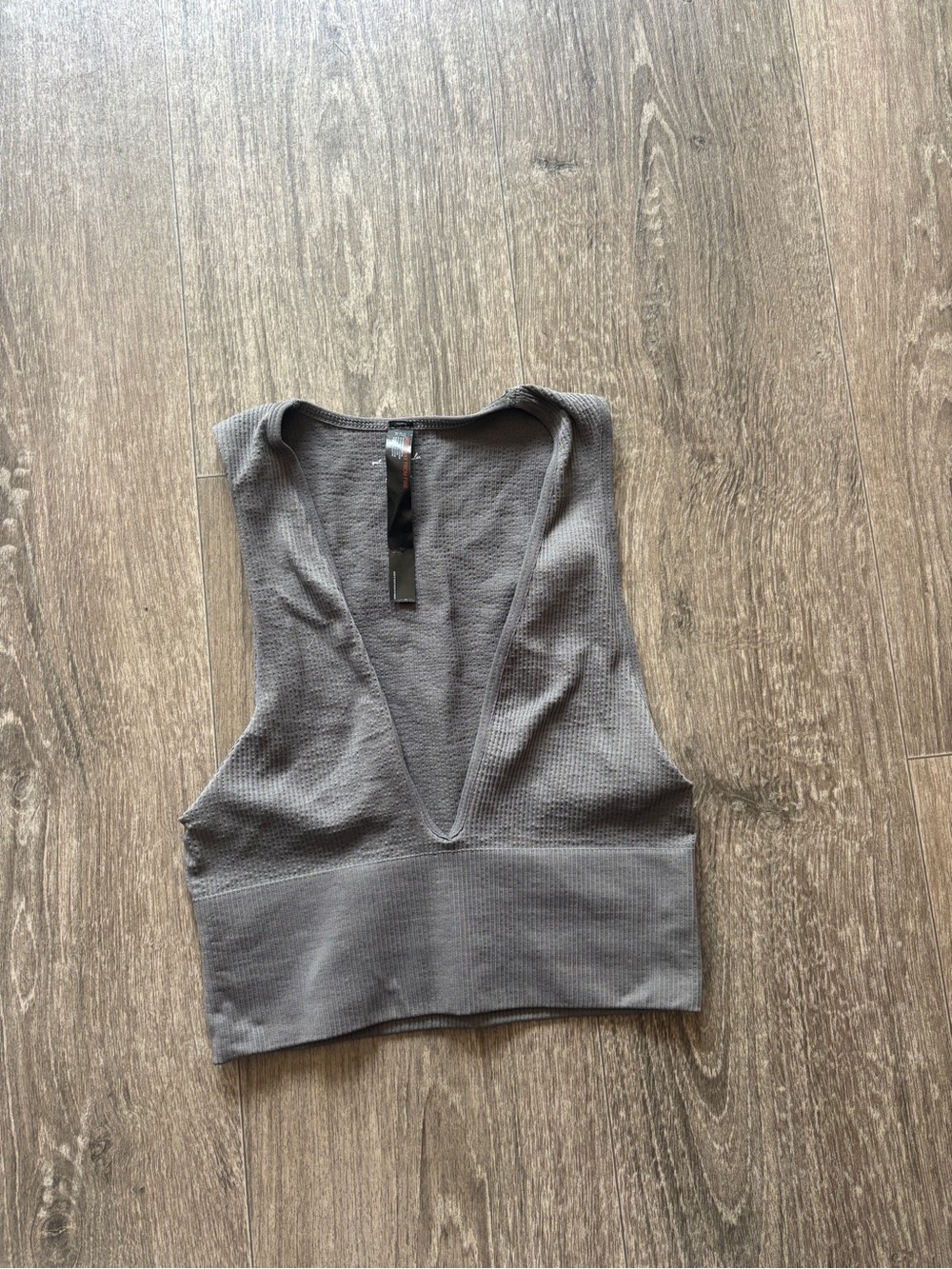 urban outfitters grey crop top
